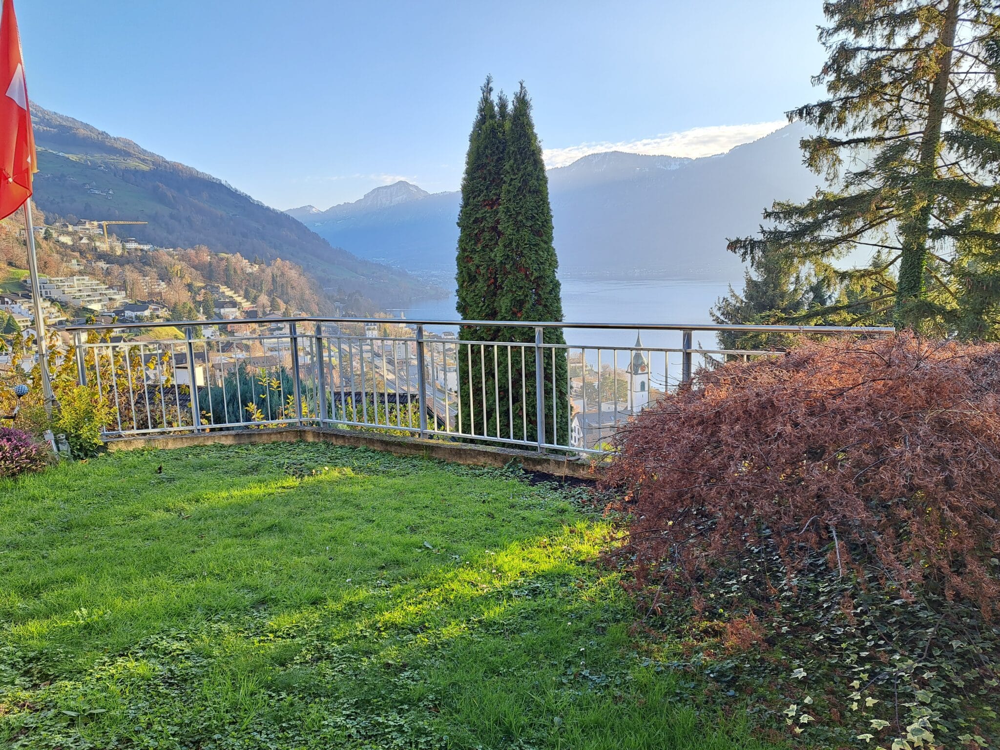 Staktengeländer Terrassengeländer mit schöner Aussicht